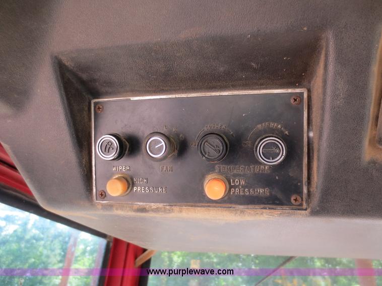 image for item D5873 1977 Versatile 850 4WD tractor