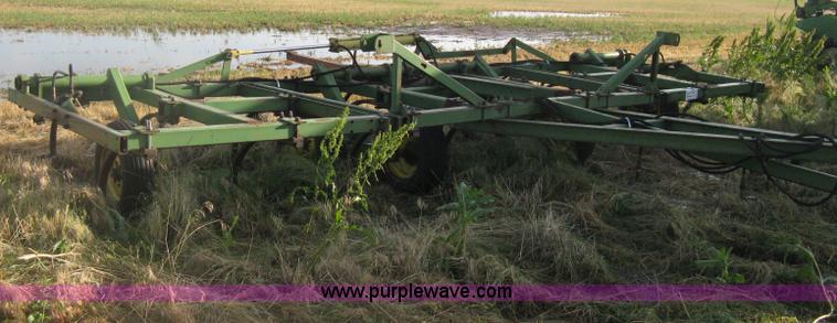 image for item D8352 John Deere E1600 chisel