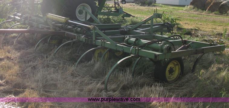 image for item D8352 John Deere E1600 chisel