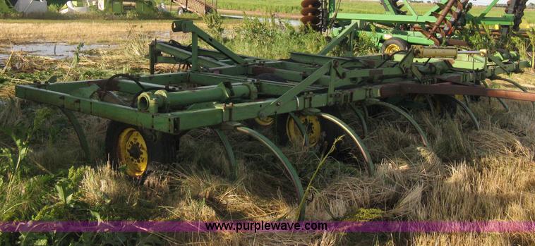 image for item D8352 John Deere E1600 chisel