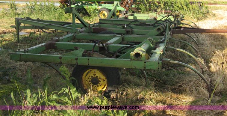 image for item D8352 John Deere E1600 chisel