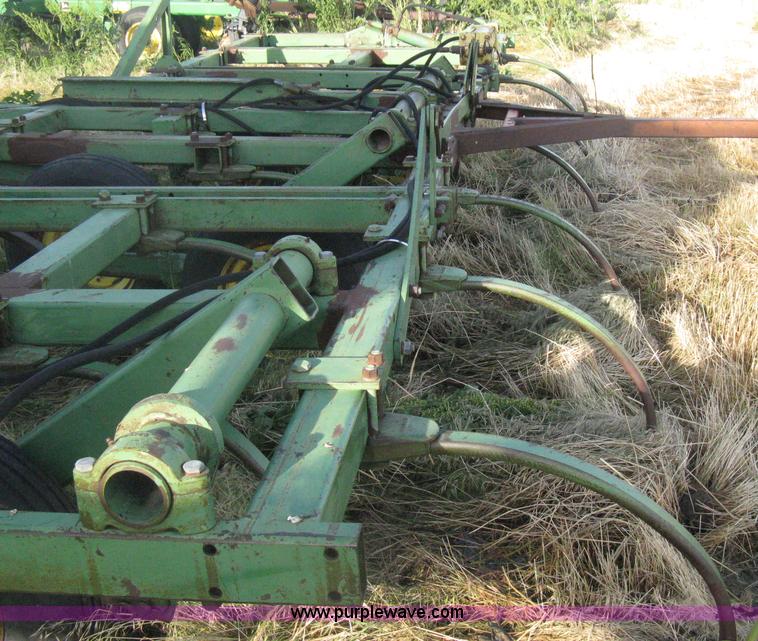 image for item D8352 John Deere E1600 chisel