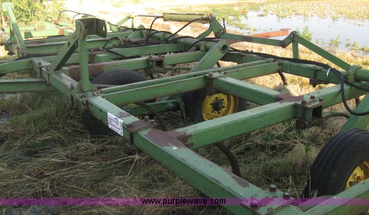 image for item D8352 John Deere E1600 chisel