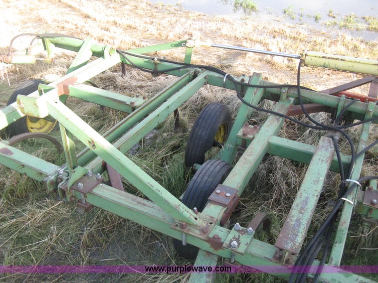 image for item D8352 John Deere E1600 chisel