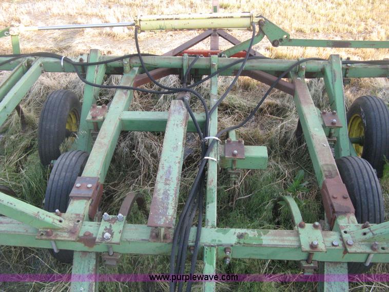 image for item D8352 John Deere E1600 chisel