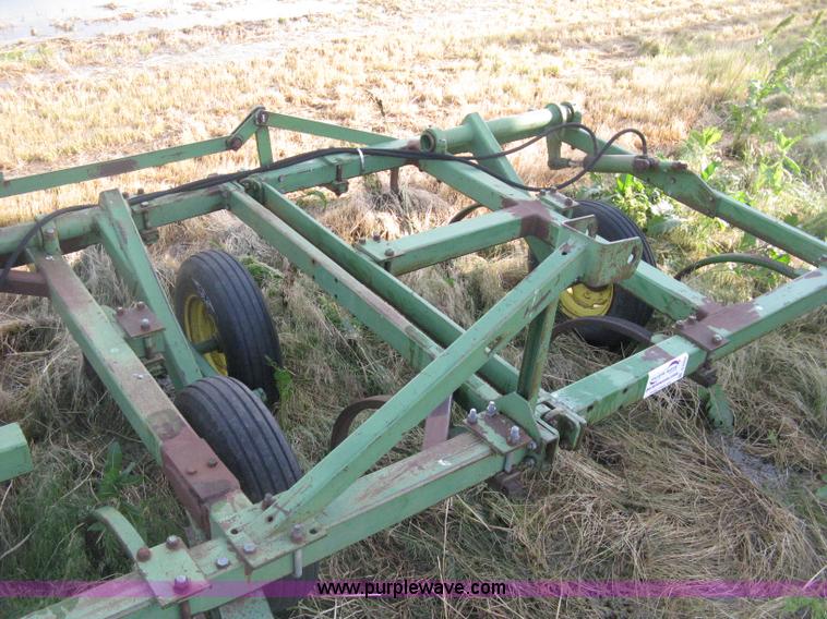 image for item D8352 John Deere E1600 chisel