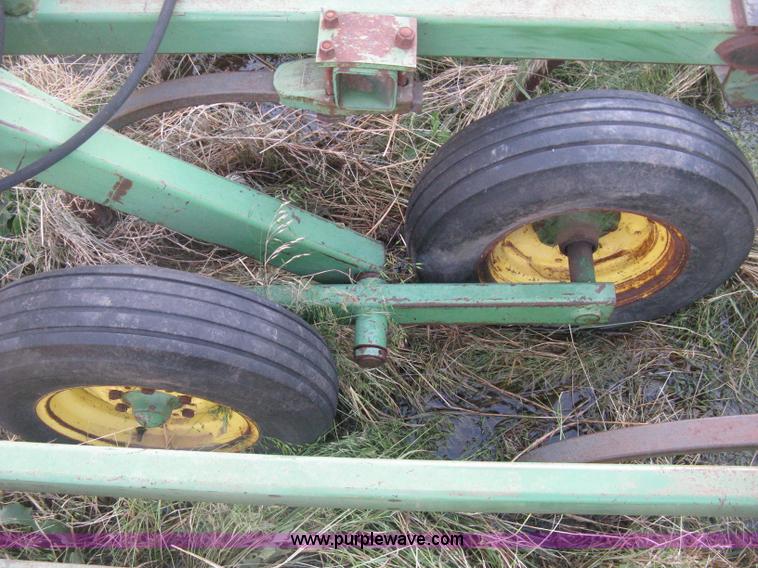 image for item D8352 John Deere E1600 chisel