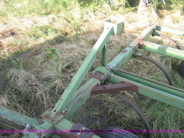 image for item D8352 John Deere E1600 chisel