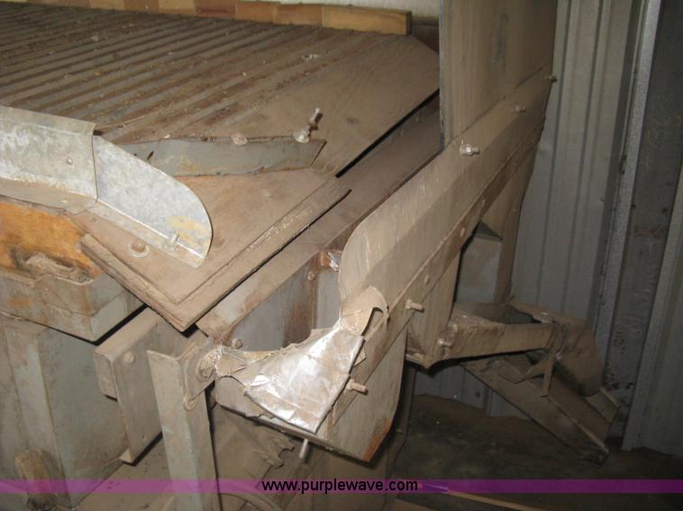 image for item D8371 Oliver 160A high capacity gravity seed seperator