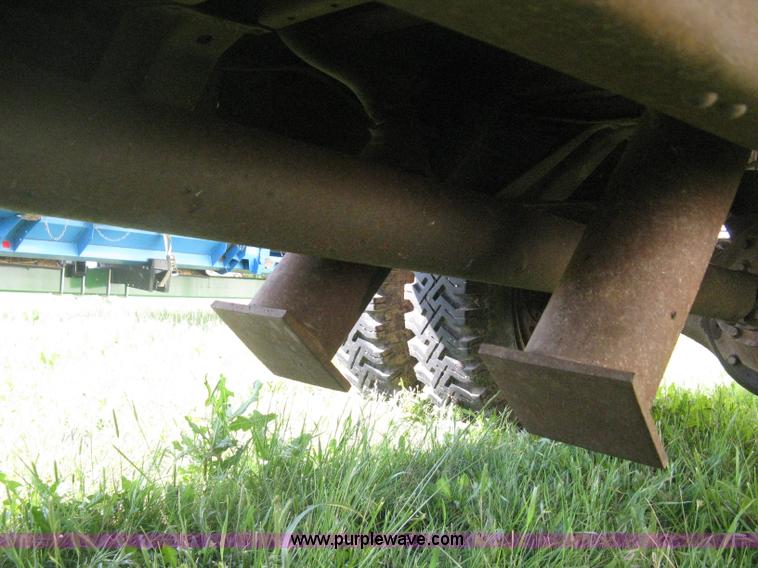 image for item D8377 1974 Ford 700 grain truck