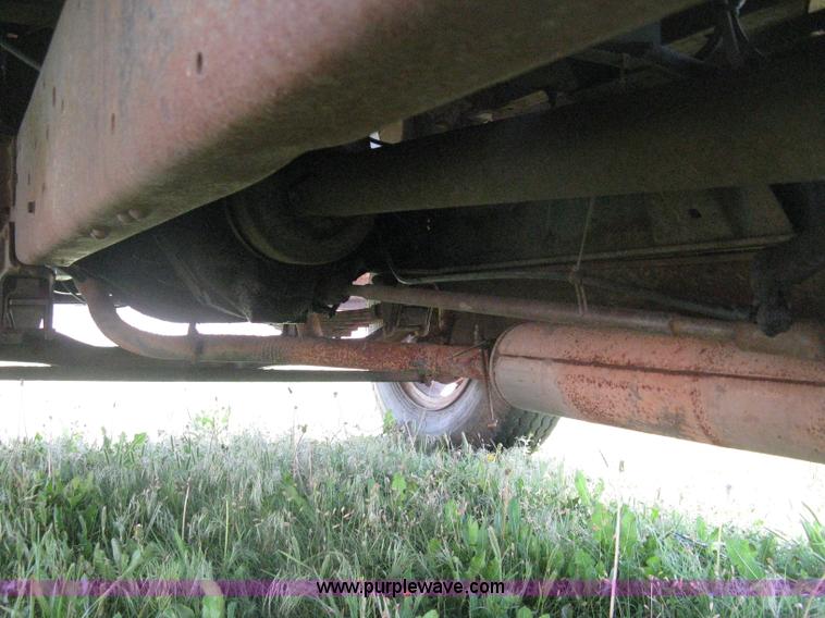 image for item D8377 1974 Ford 700 grain truck