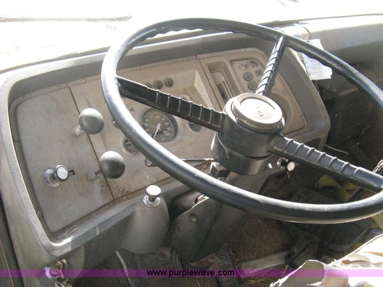 image for item D8377 1974 Ford 700 grain truck