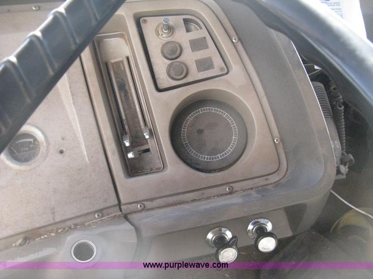 image for item D8377 1974 Ford 700 grain truck