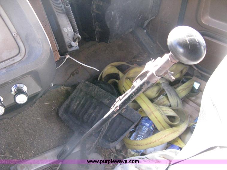 image for item D8377 1974 Ford 700 grain truck