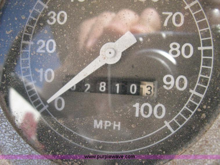 image for item D8377 1974 Ford 700 grain truck