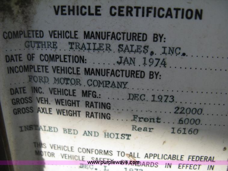 image for item D8377 1974 Ford 700 grain truck