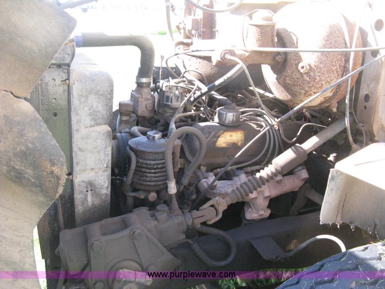 image for item D8377 1974 Ford 700 grain truck