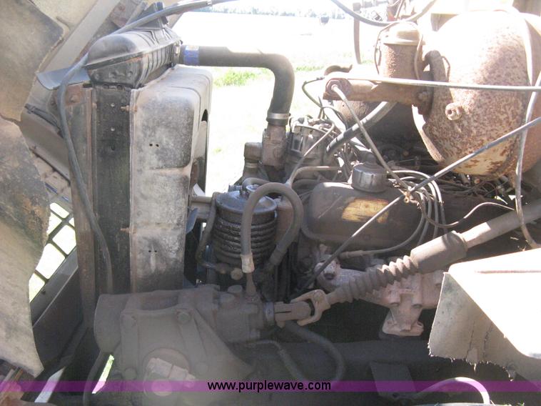 image for item D8377 1974 Ford 700 grain truck