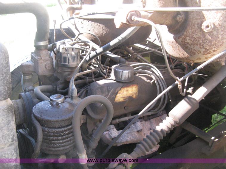 image for item D8377 1974 Ford 700 grain truck