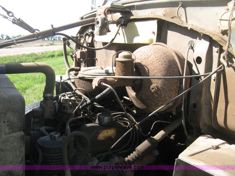 image for item D8377 1974 Ford 700 grain truck