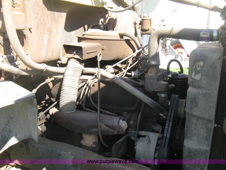 image for item D8377 1974 Ford 700 grain truck