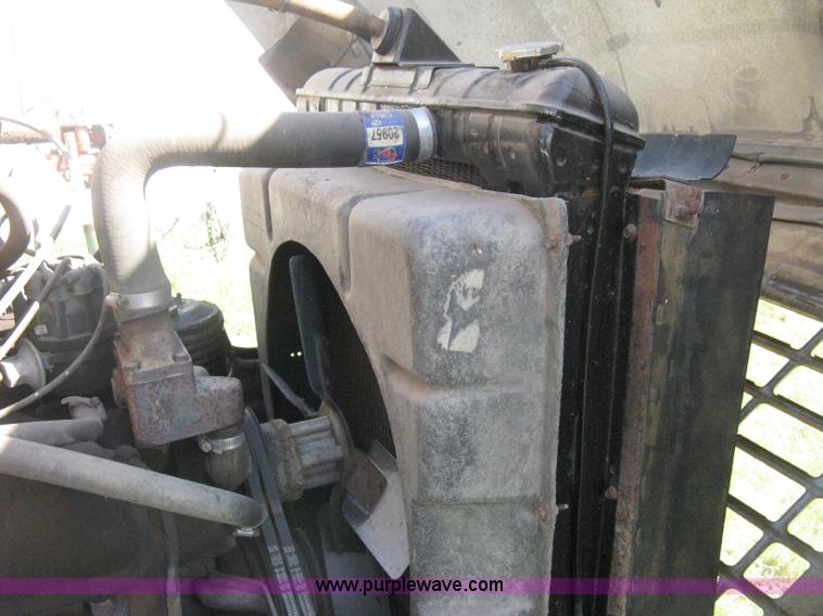image for item D8377 1974 Ford 700 grain truck