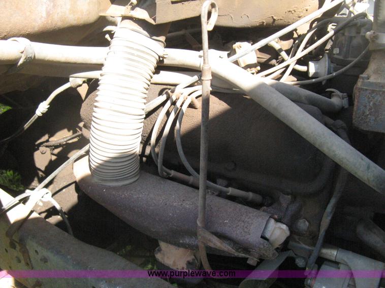 image for item D8377 1974 Ford 700 grain truck