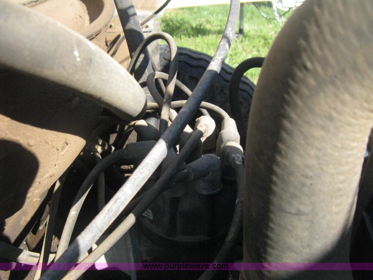 image for item D8377 1974 Ford 700 grain truck