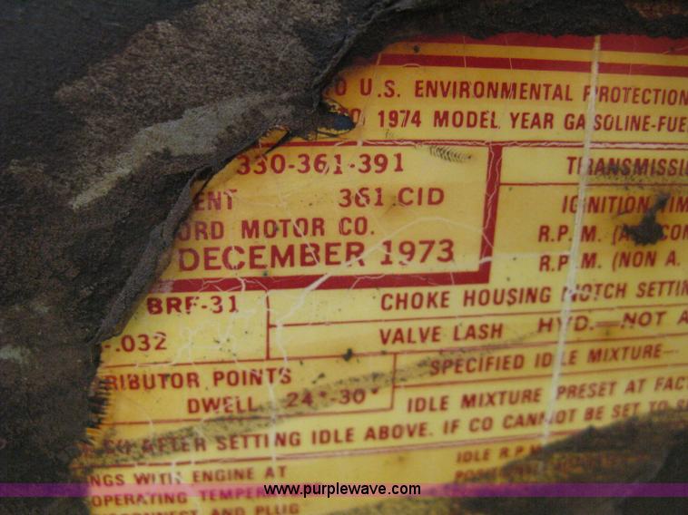 image for item D8377 1974 Ford 700 grain truck