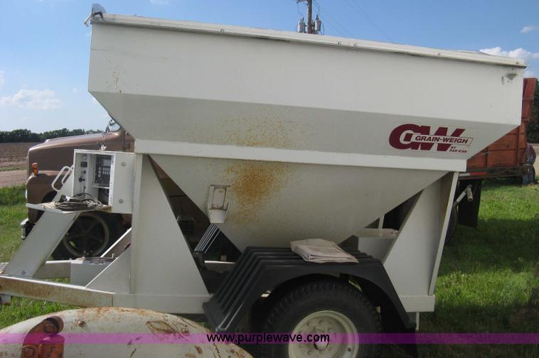 image for item D8378 1999 GW GW-150 grain weigh cart