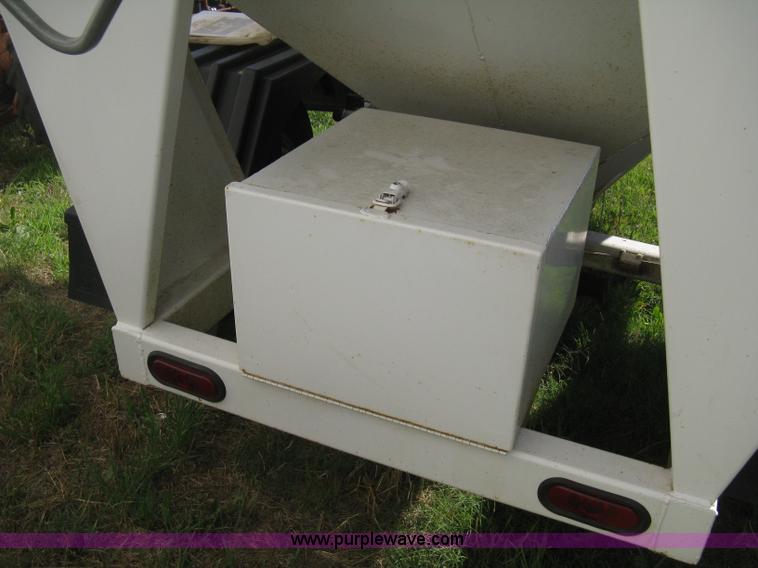 image for item D8378 1999 GW GW-150 grain weigh cart