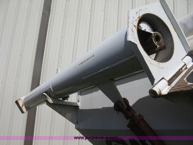 image for item D8378 1999 GW GW-150 grain weigh cart