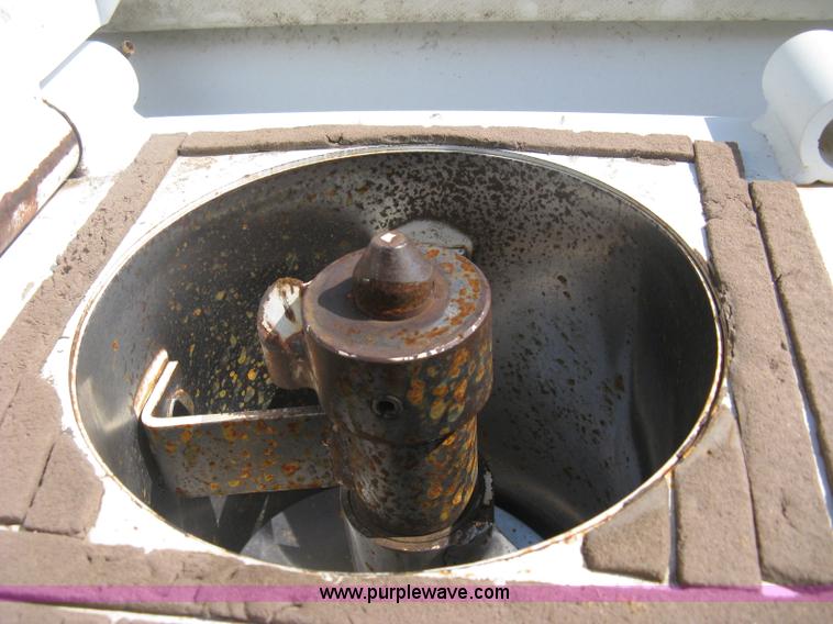 image for item D8378 1999 GW GW-150 grain weigh cart