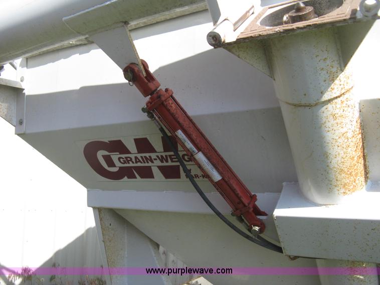image for item D8378 1999 GW GW-150 grain weigh cart