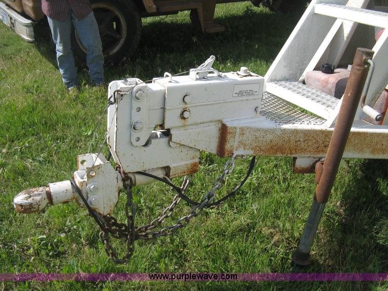 image for item D8378 1999 GW GW-150 grain weigh cart