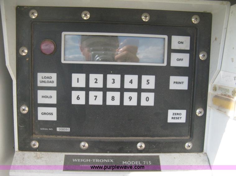 image for item D8378 1999 GW GW-150 grain weigh cart