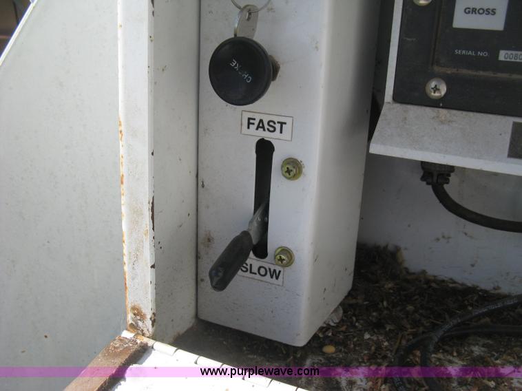 image for item D8378 1999 GW GW-150 grain weigh cart