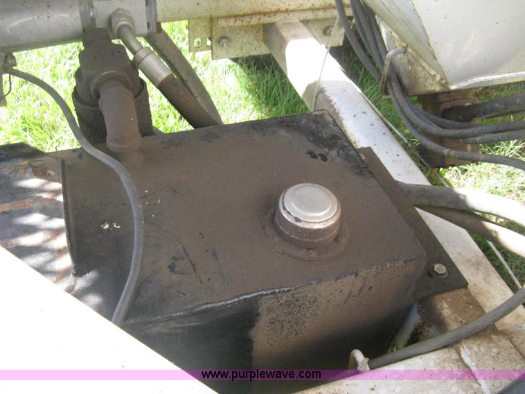 image for item D8378 1999 GW GW-150 grain weigh cart