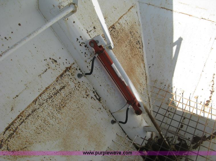 image for item D8378 1999 GW GW-150 grain weigh cart