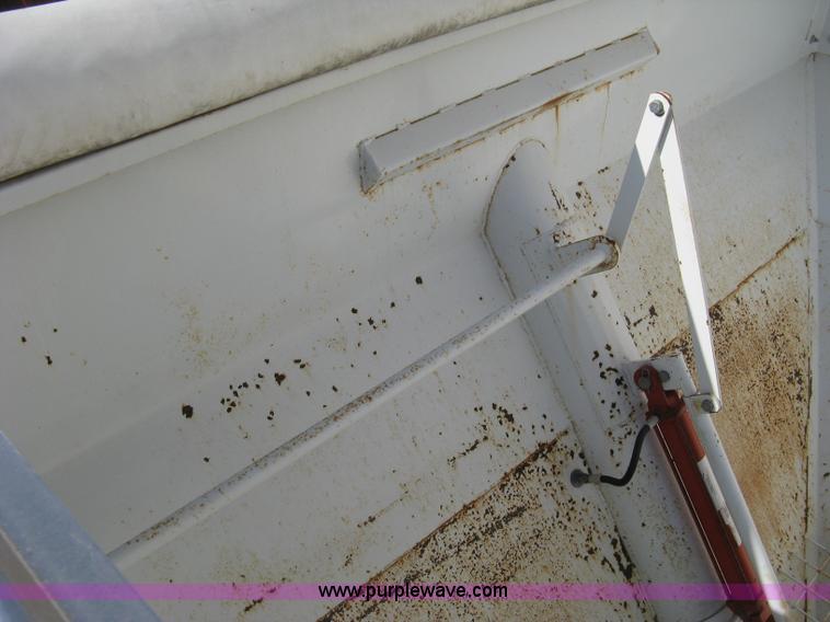 image for item D8378 1999 GW GW-150 grain weigh cart