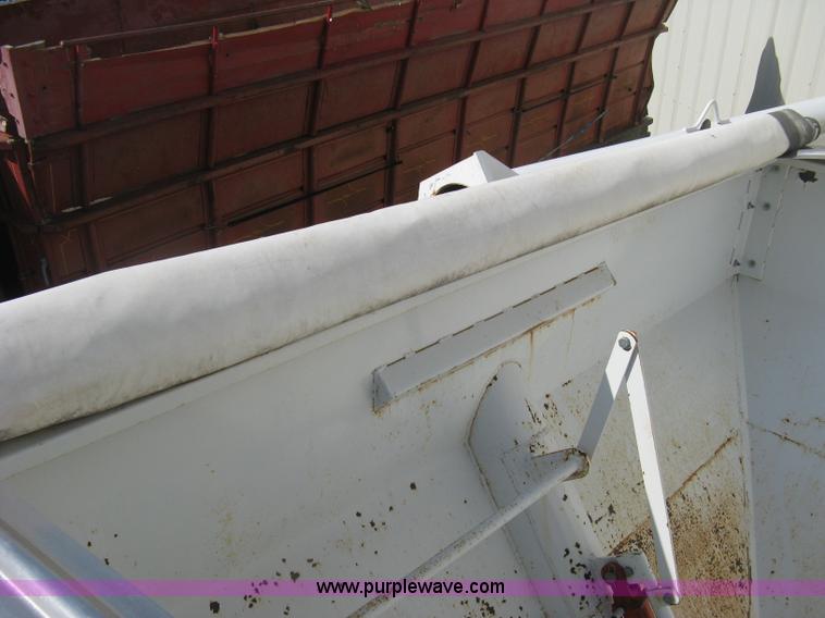 image for item D8378 1999 GW GW-150 grain weigh cart