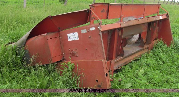 image for item E3971 International Harvester 843 four row corn head