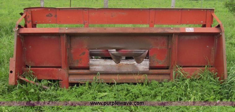 image for item E3971 International Harvester 843 four row corn head