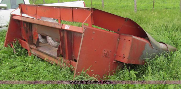 image for item E3971 International Harvester 843 four row corn head