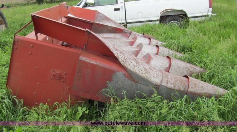 image for item E3971 International Harvester 843 four row corn head