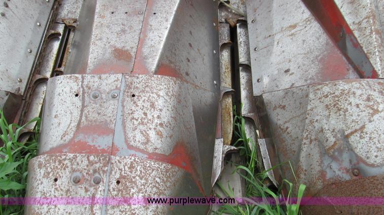 image for item E3971 International Harvester 843 four row corn head