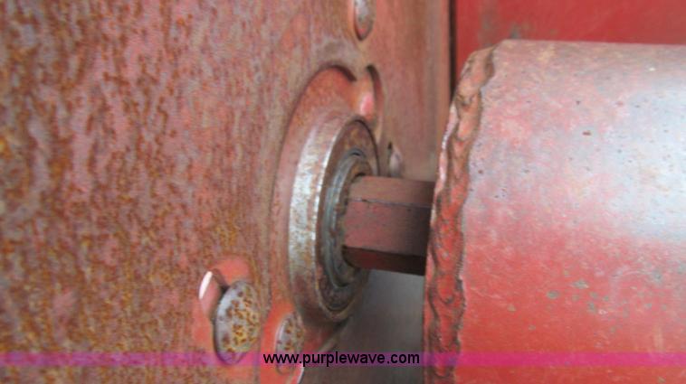 image for item E3971 International Harvester 843 four row corn head