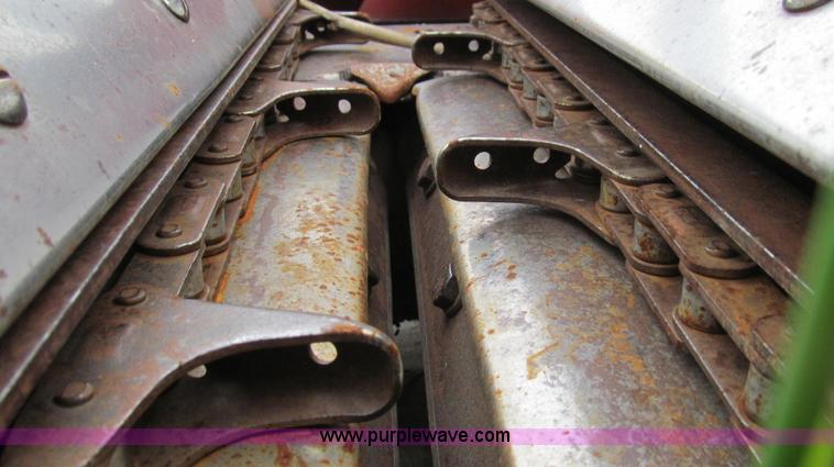 image for item E3971 International Harvester 843 four row corn head