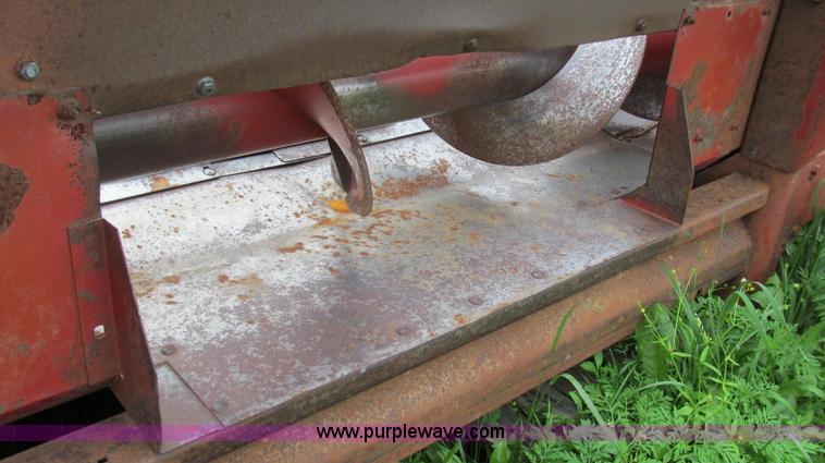 image for item E3971 International Harvester 843 four row corn head