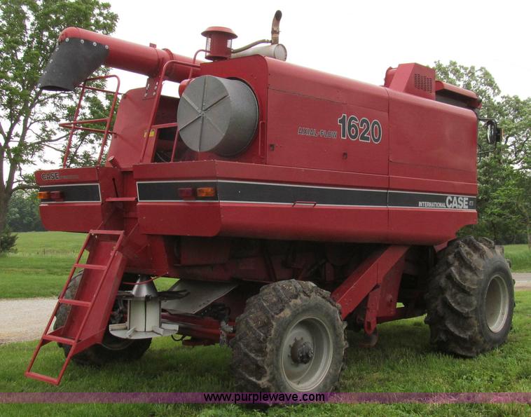 image for item E3973 1986 Case IH 1620 combine